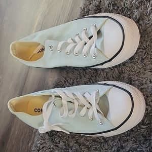 Converse unisex low tops size 9 women